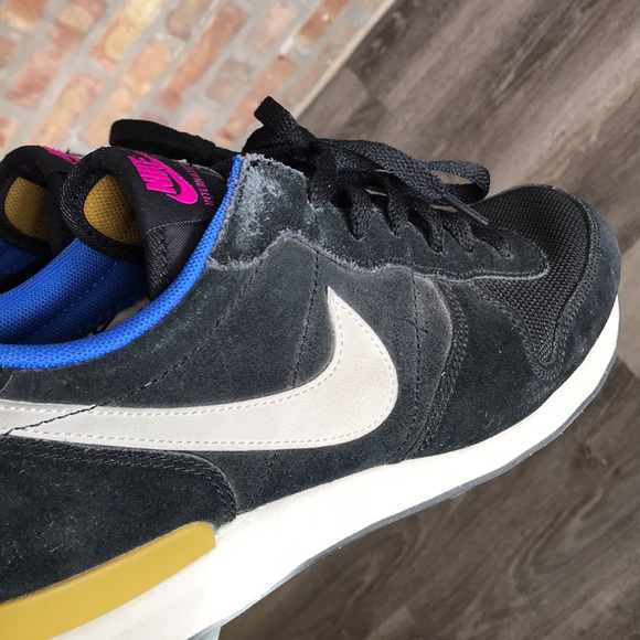 Nike - Picture 12 of 16